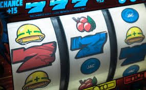 1xbat Mobile APP ဖြင့် မြန်မာ ဘောလုံးပွဲစဉ်များ Live Betting ကစားနေသောမြင်ကွင်း